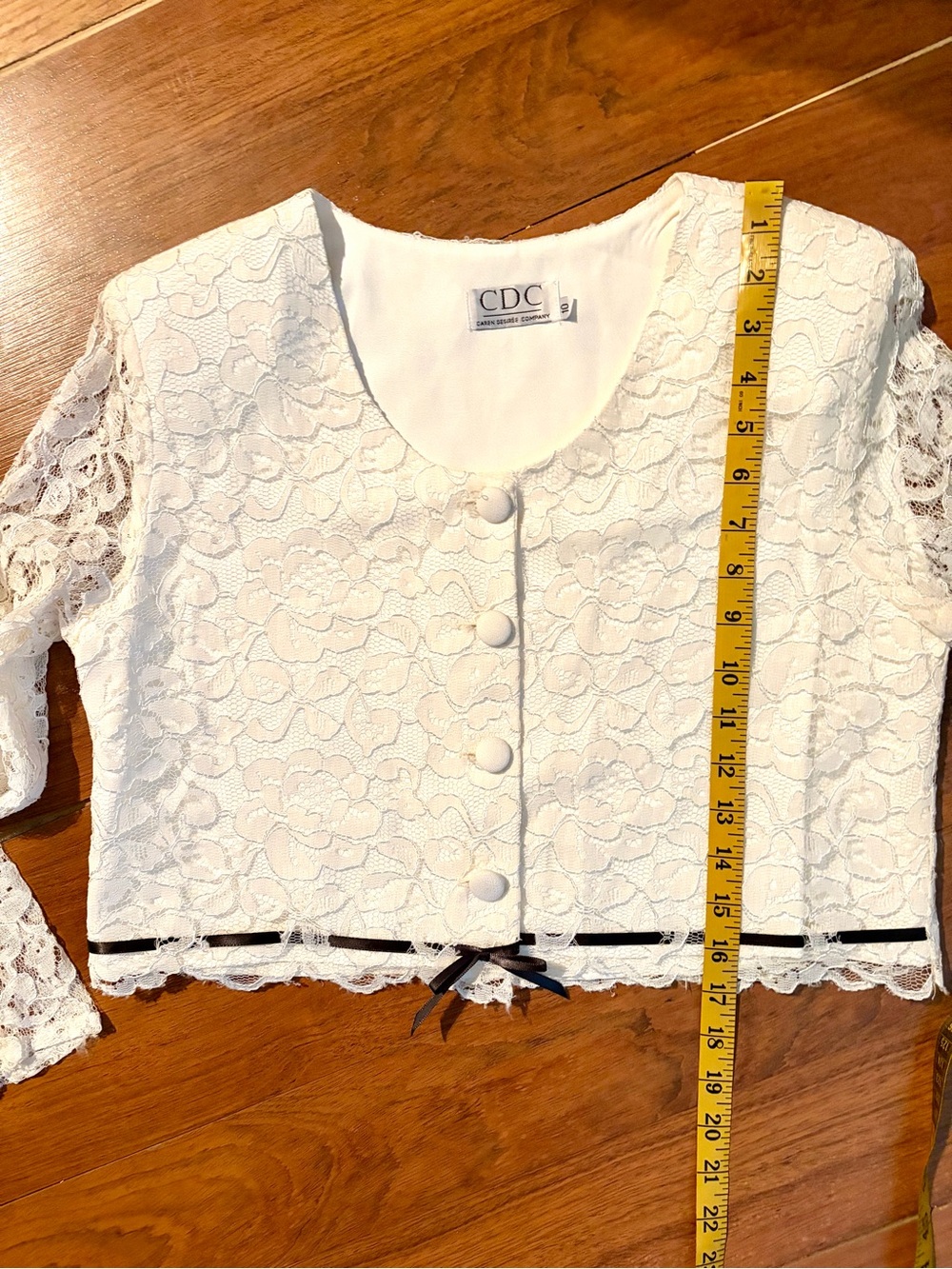Vintage 90s CDC ivory cropped lace jacket/shirt with ribbon detail - Picture 12 of 12